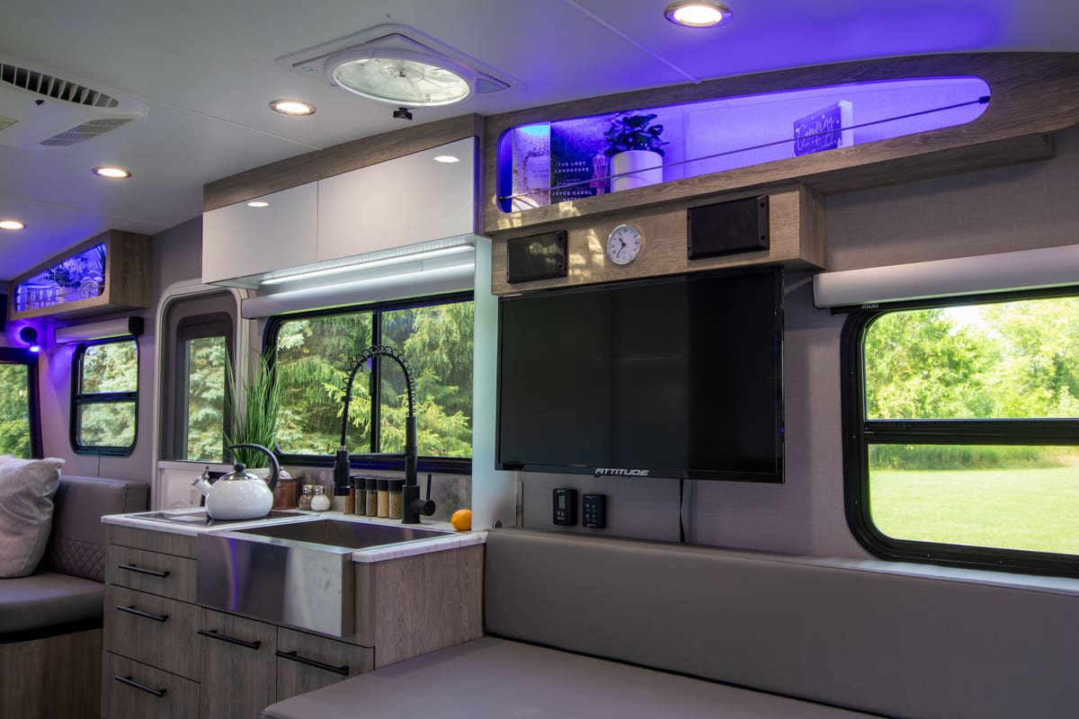 Dusk dinette bed interior