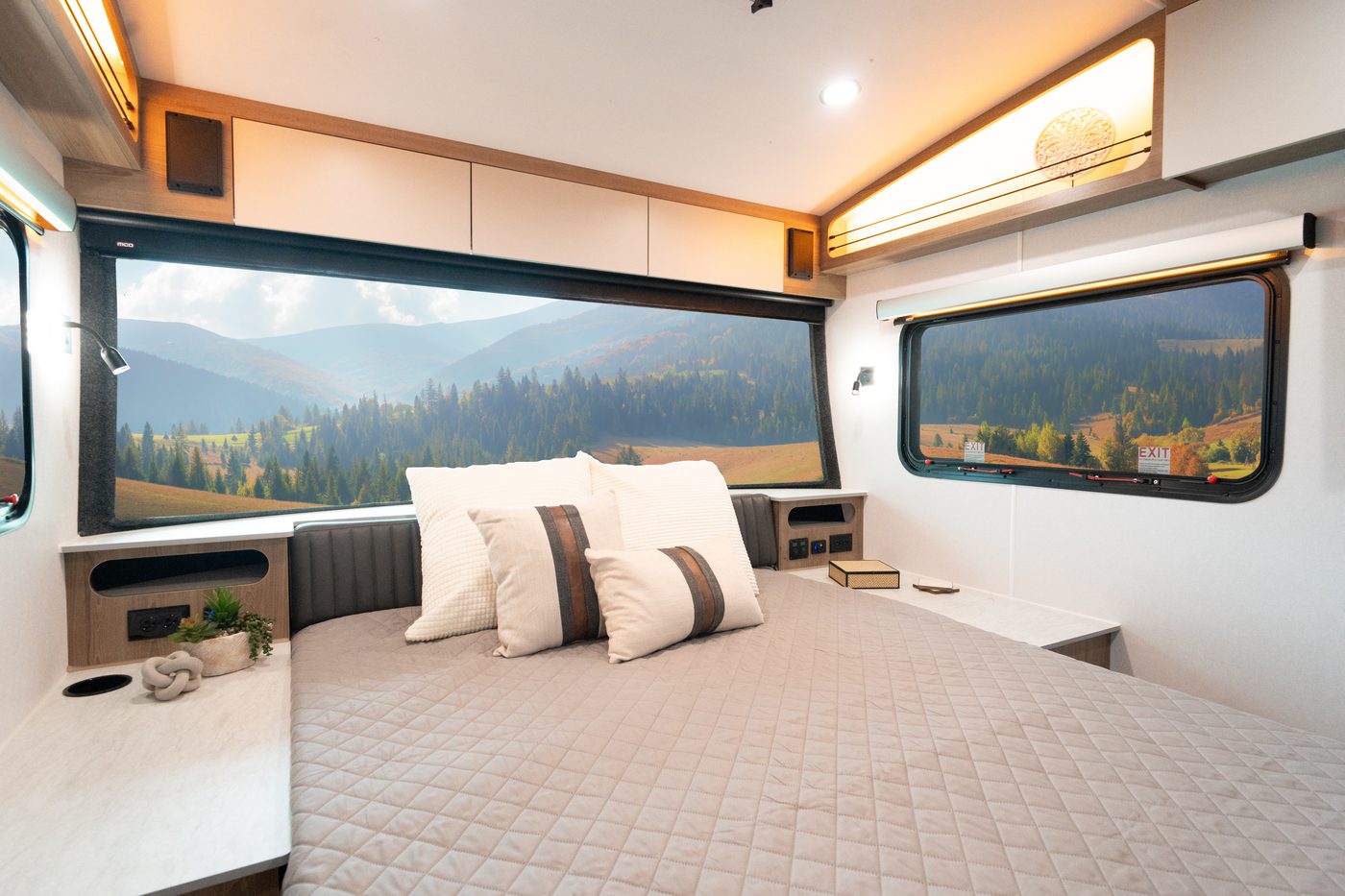 lightweight spacious design travel trailer with queen bed