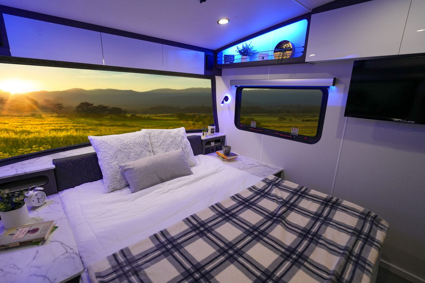 Aucta Sycamore front bedroom with panoramic windshield