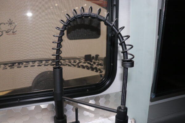 Kitchen Faucet - Image 4