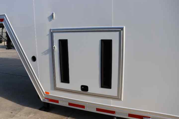 inTech Gooseneck Trailer