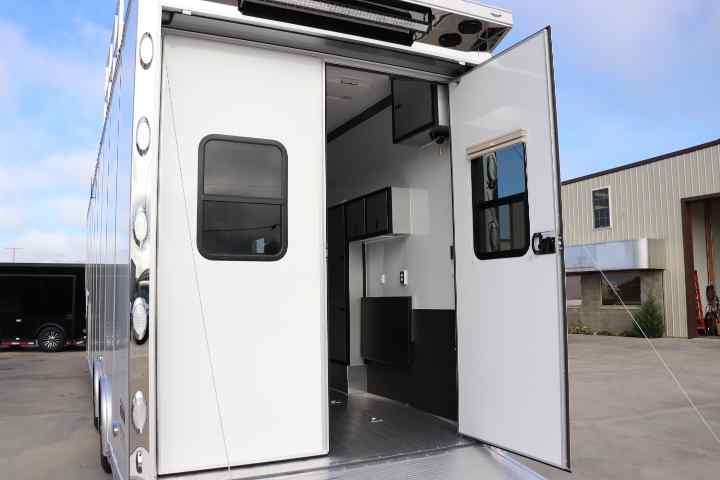inTech Gooseneck Trailer