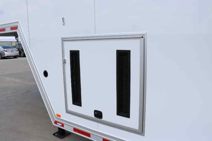 inTech Gooseneck Trailer