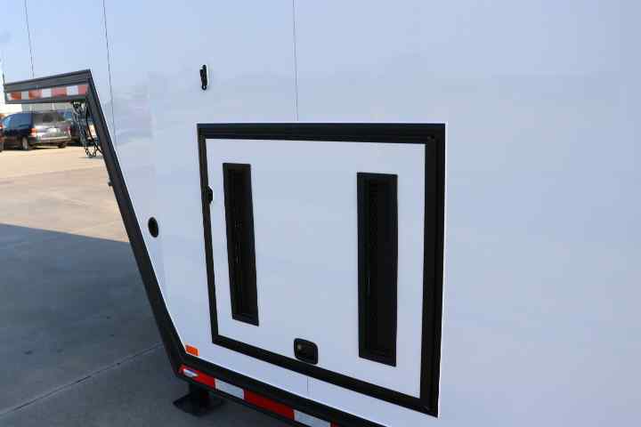 inTech Gooseneck Trailer