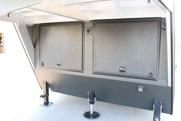 inTech Gooseneck Trailer