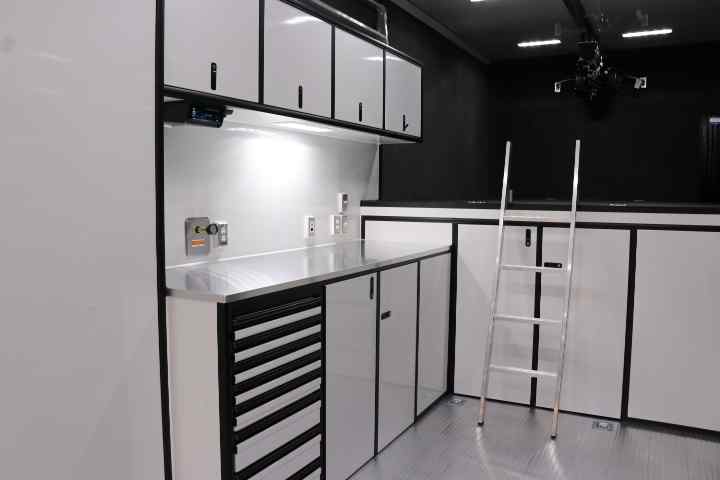 inTech Gooseneck Trailer