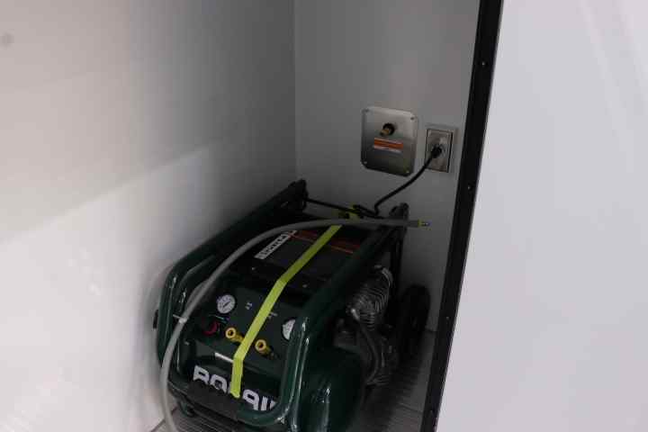 inTech Gooseneck Trailer