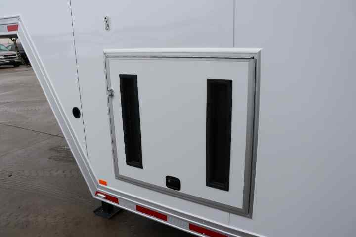 inTech Gooseneck Trailer