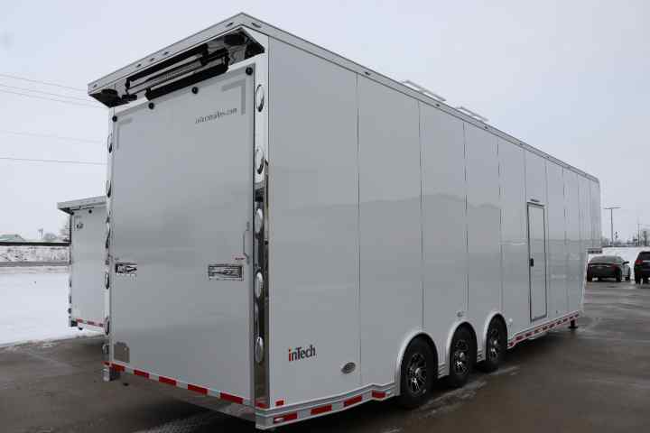 inTech Gooseneck Trailer