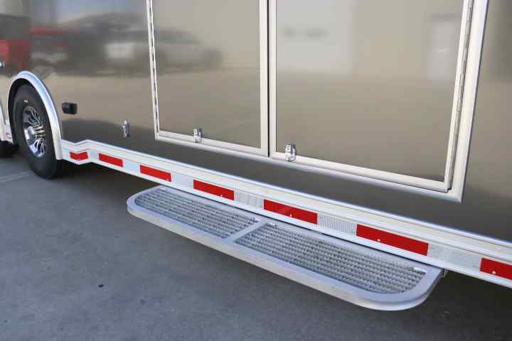 inTech Gooseneck Trailer