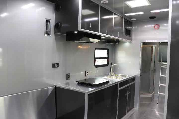 inTech Gooseneck Trailer