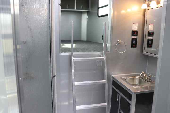inTech Gooseneck Trailer