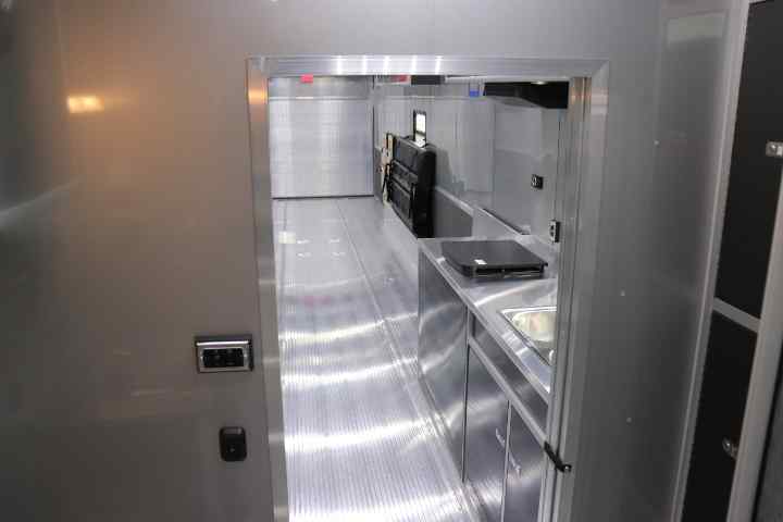 inTech Gooseneck Trailer