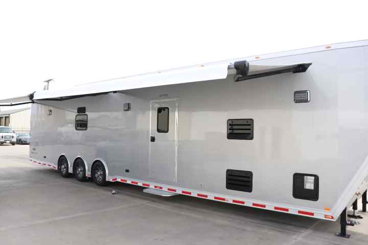 inTech Gooseneck Trailer