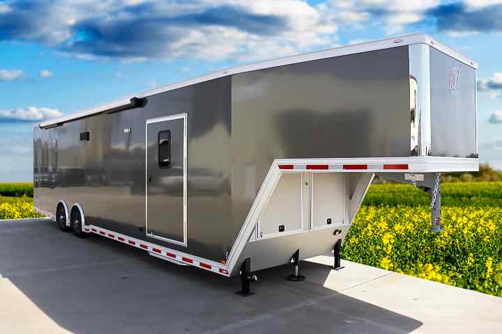 inTech Gooseneck Trailer