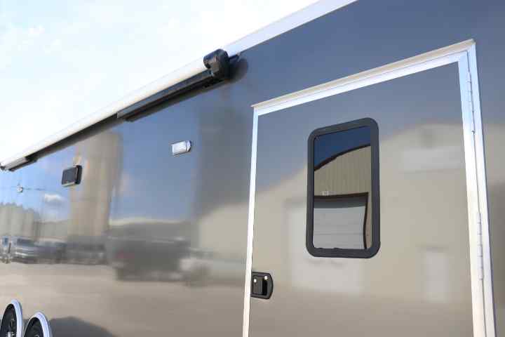 inTech Gooseneck Trailer