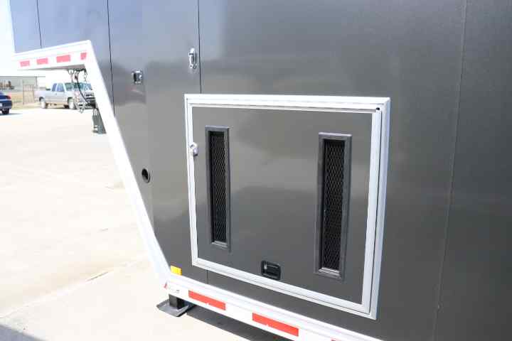 inTech Gooseneck Trailer