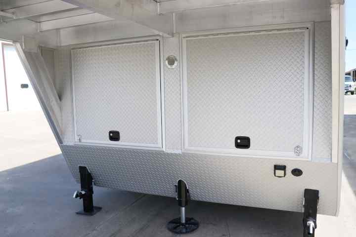 inTech Gooseneck Trailer
