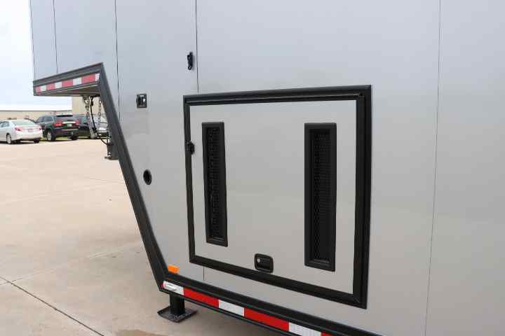 inTech Gooseneck Trailer