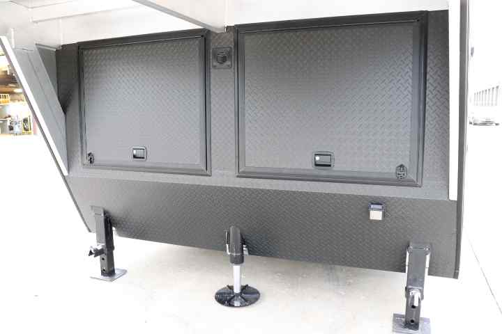 inTech Gooseneck Trailer