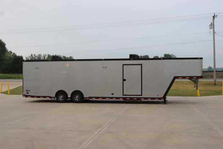 inTech Gooseneck Trailer