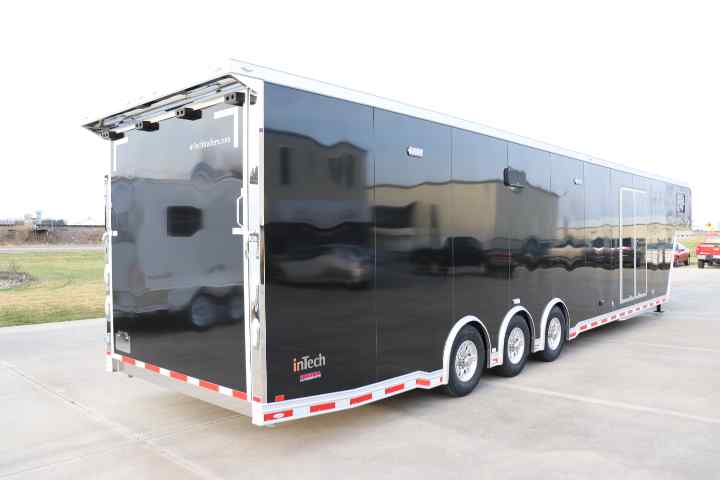 inTech Gooseneck Trailer