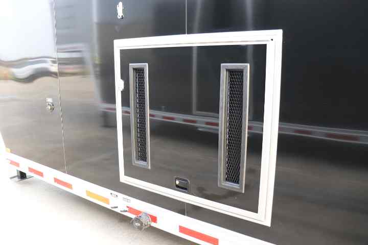 inTech Gooseneck Trailer