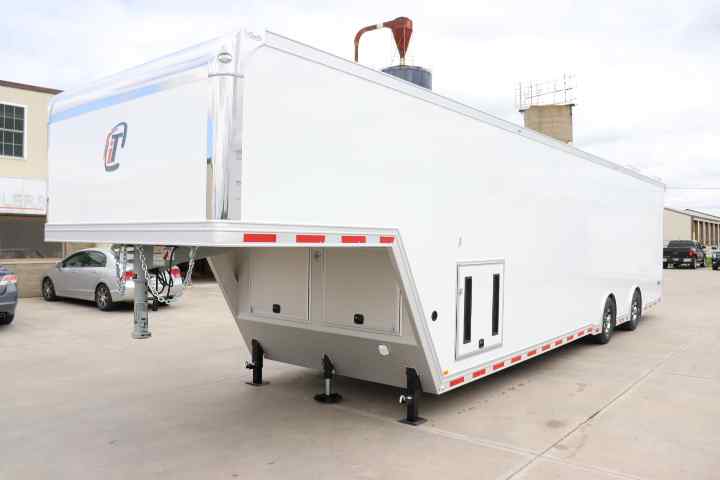 inTech Gooseneck Trailer