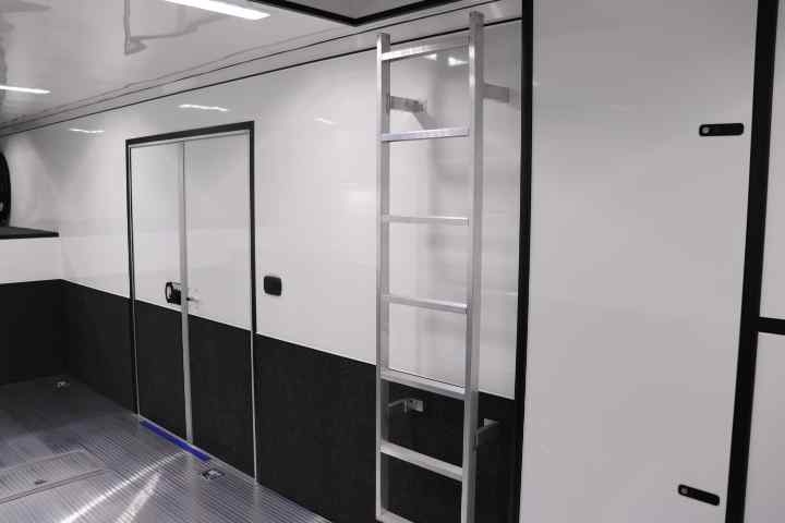 inTech Gooseneck Trailer