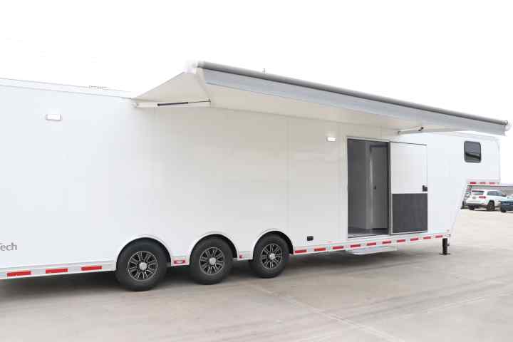 inTech Gooseneck Trailer