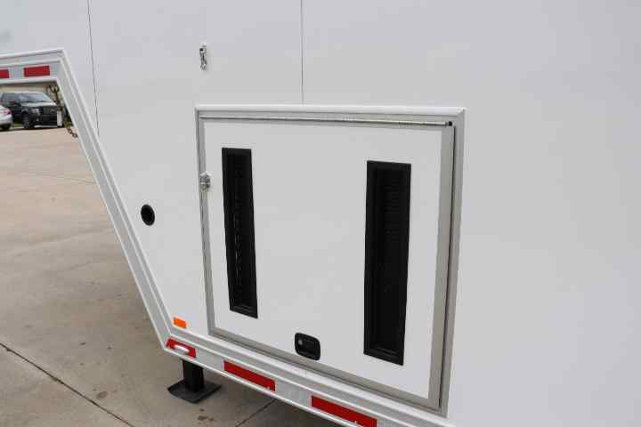 inTech Gooseneck Trailer