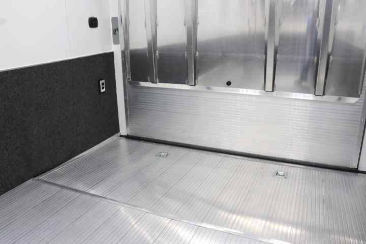 inTech Gooseneck Trailer