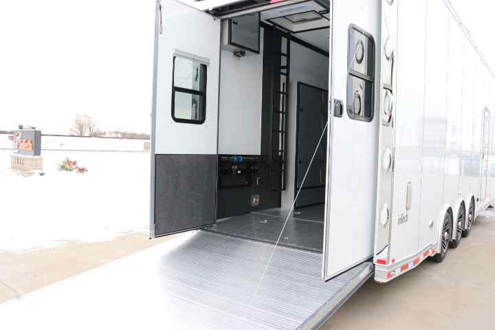 inTech Gooseneck Trailer
