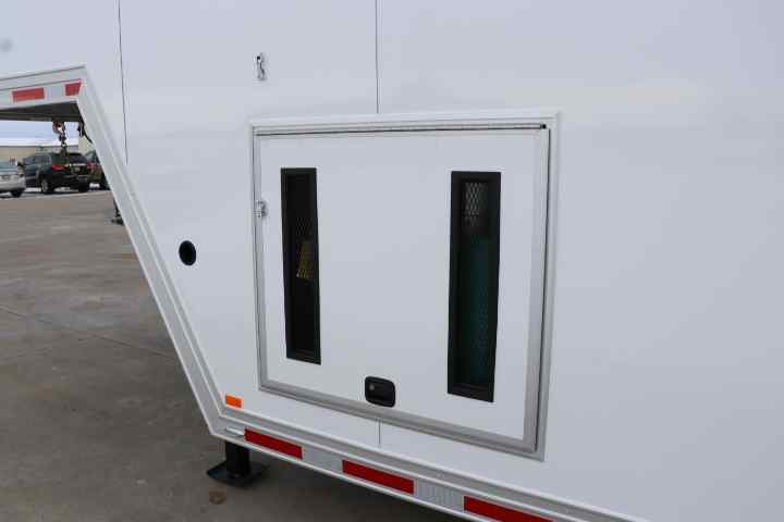 inTech Gooseneck Trailer