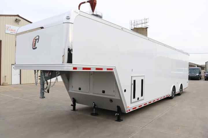 inTech Gooseneck Trailer