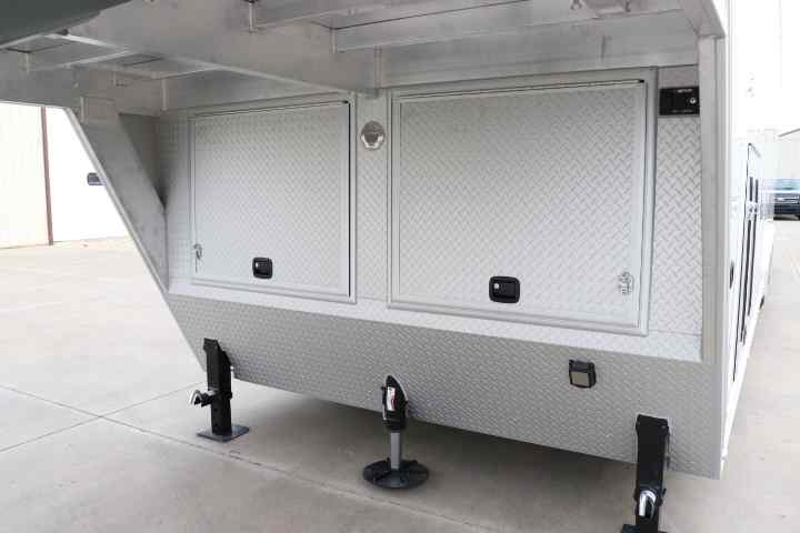 inTech Gooseneck Trailer