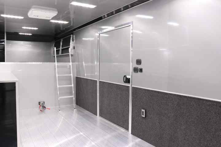 inTech Gooseneck Trailer