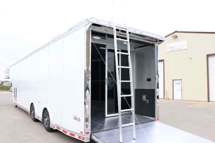 inTech Gooseneck Trailer