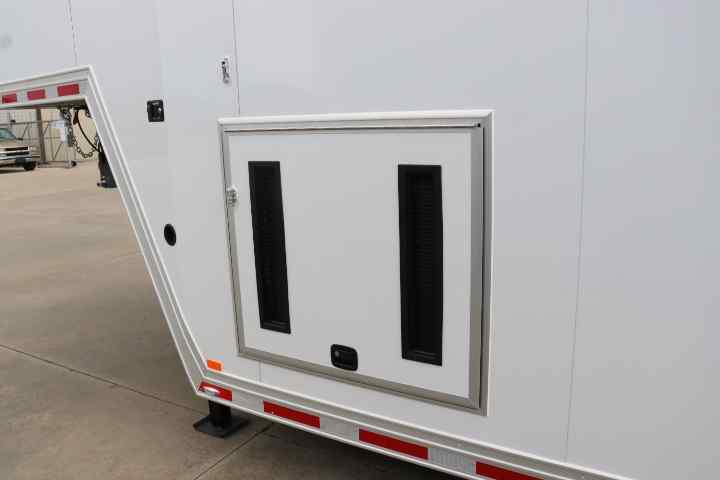 inTech Gooseneck Trailer