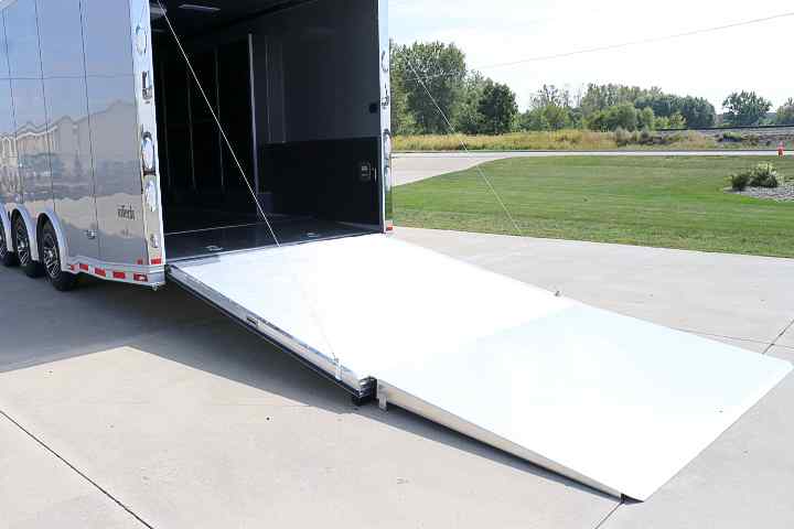 inTech Gooseneck Trailer