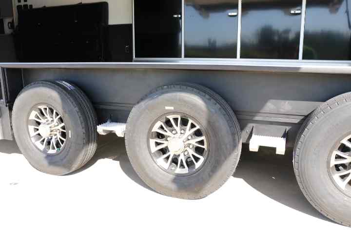 inTech Gooseneck Trailer