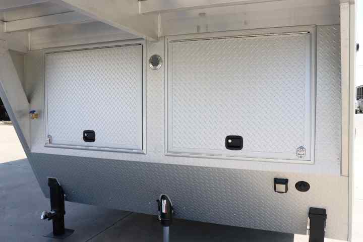 inTech Gooseneck Trailer