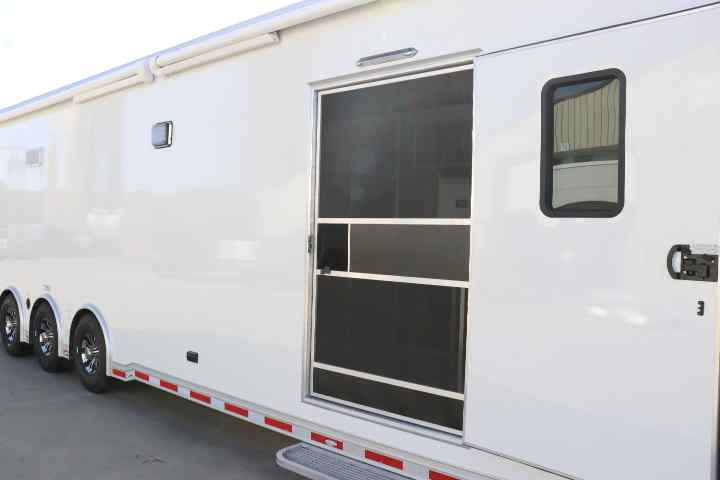 inTech Gooseneck Trailer