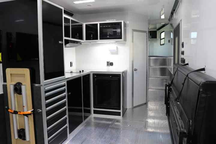 inTech Gooseneck Trailer