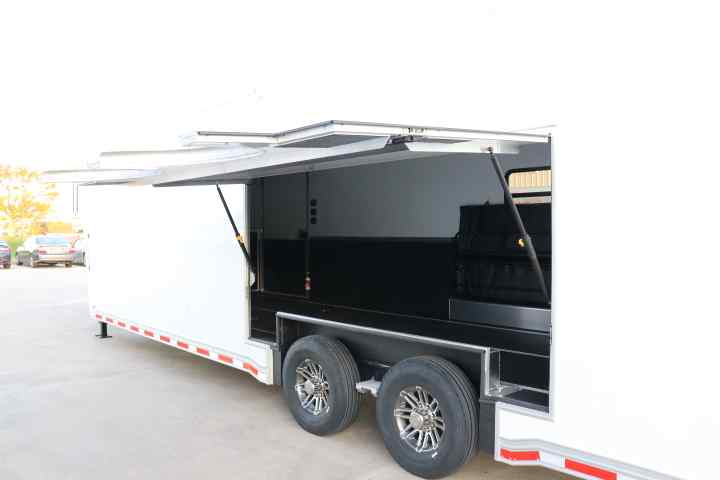 inTech Gooseneck Trailer