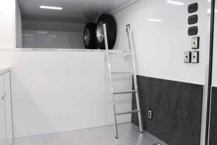 inTech Gooseneck Trailer