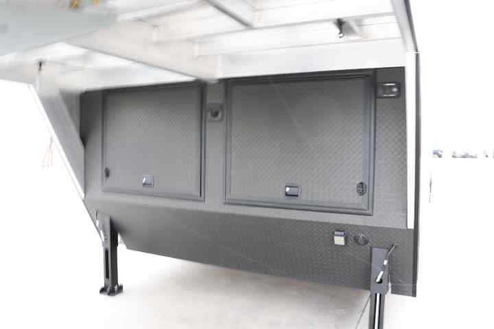 inTech Gooseneck Trailer