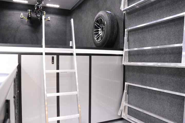 inTech Gooseneck Trailer