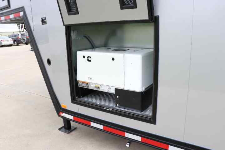 inTech Gooseneck Trailer