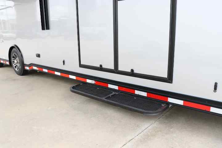 inTech Gooseneck Trailer